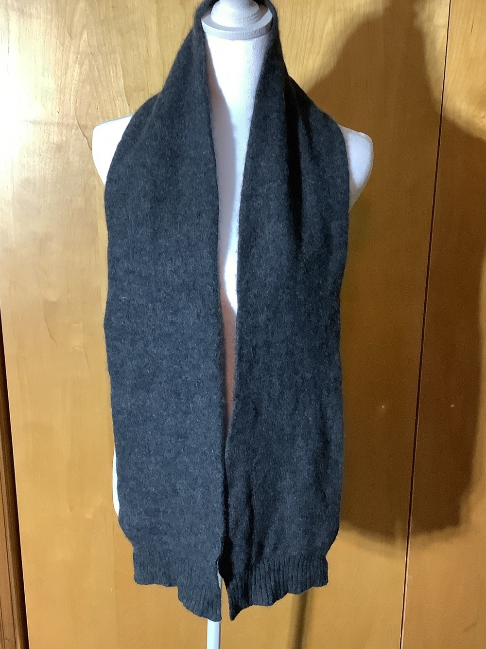 Uniqlo gray cashmere scarf